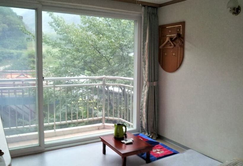 فندق على الطريق Yangyang Galcheon Family Resort