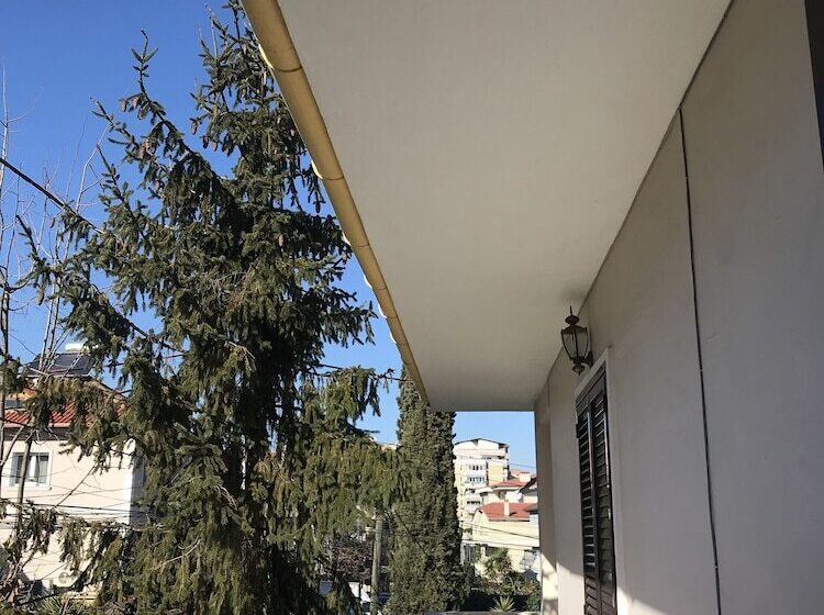 پانسیون Tirana City Rooms   Vatra E Lagjes By Paymán Club
