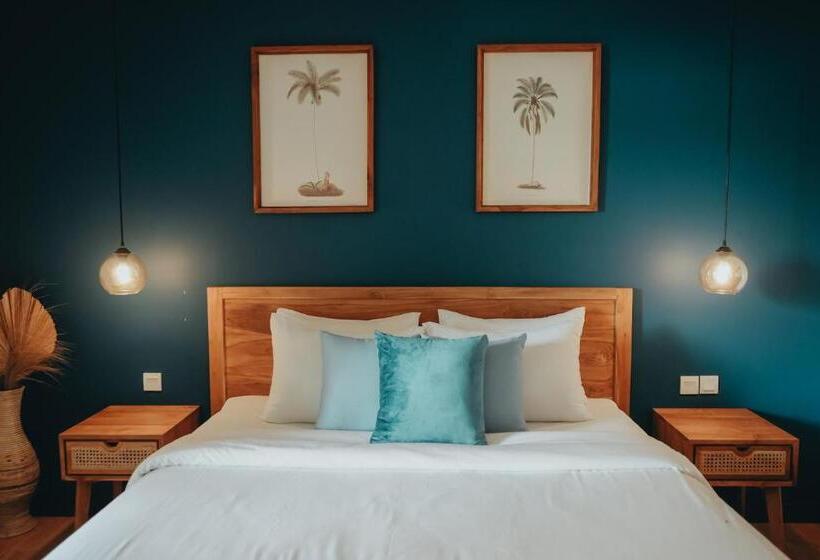 Porter Hotel Surf & Yoga Retreat