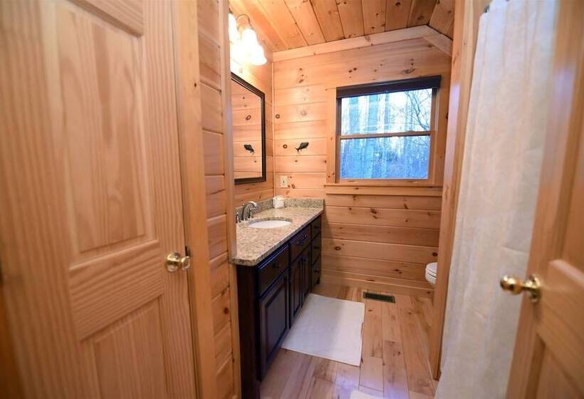 Whispering Creek Lodge   Blue Ridge