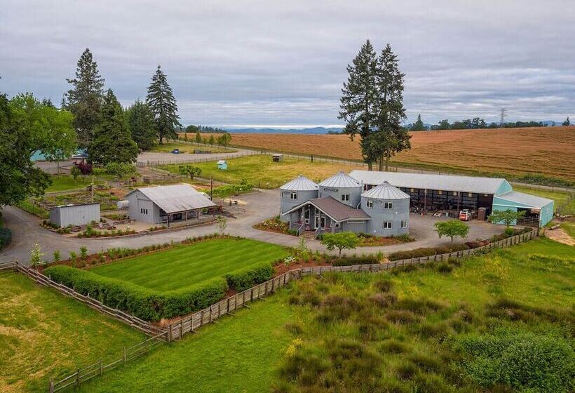 민박 Abbey Road Farm