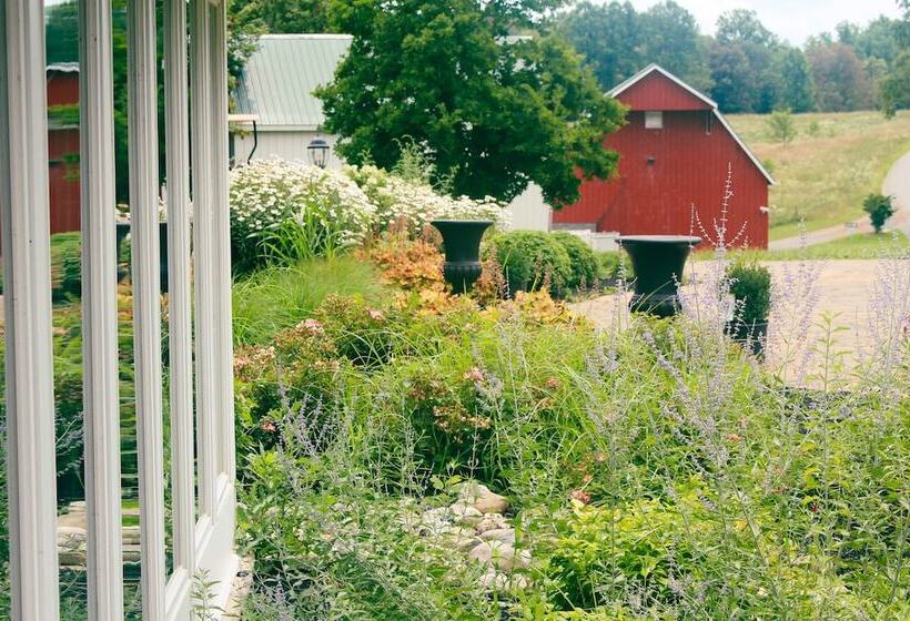 تختخواب و صبحانه Mary S Land Farm
