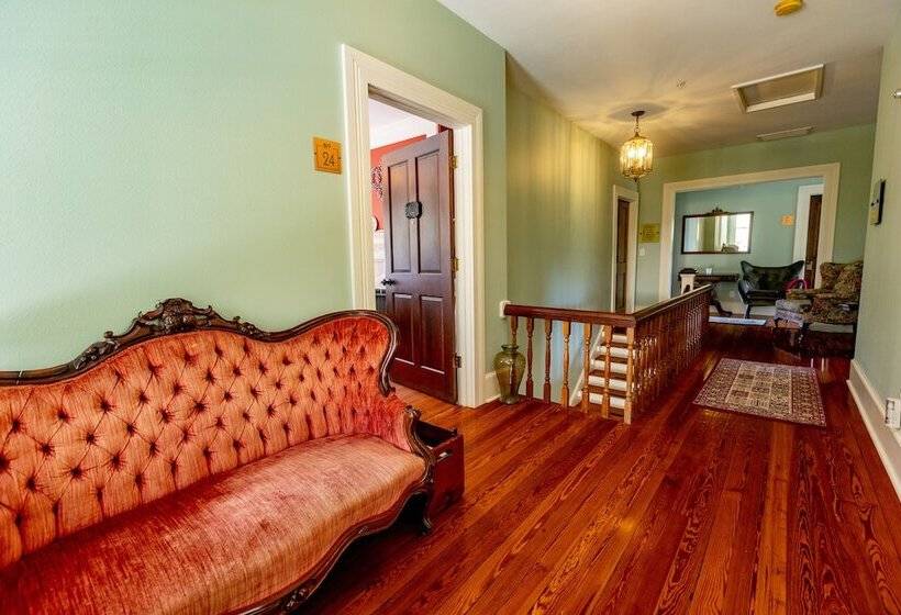 צימר Lady Clare Room At Camellia Rose Inn Downtown