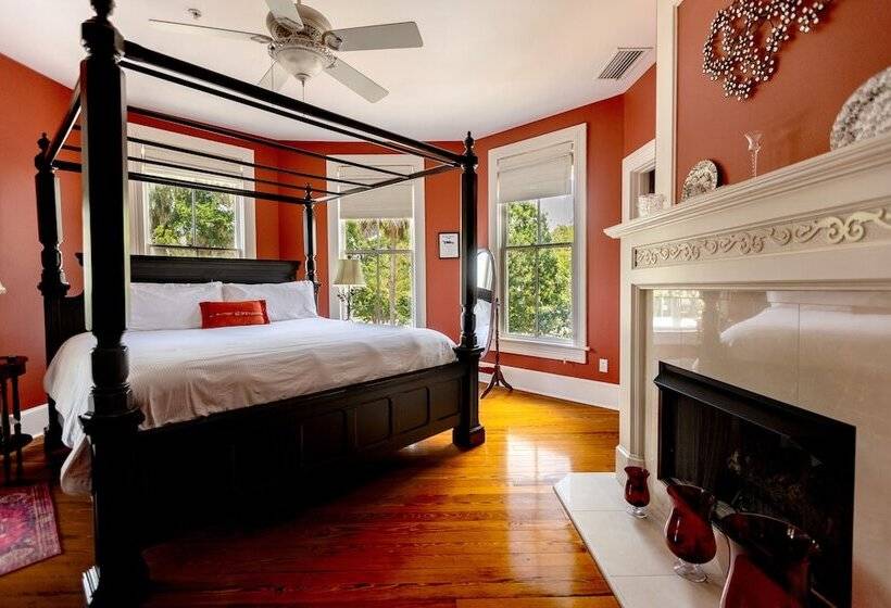 צימר Lady Clare Room At Camellia Rose Inn Downtown