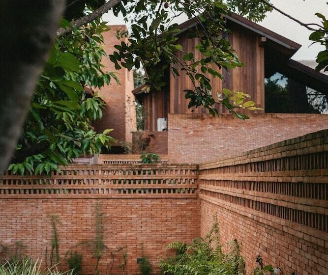 هتل Athita The Hidden Court Chiang Saen