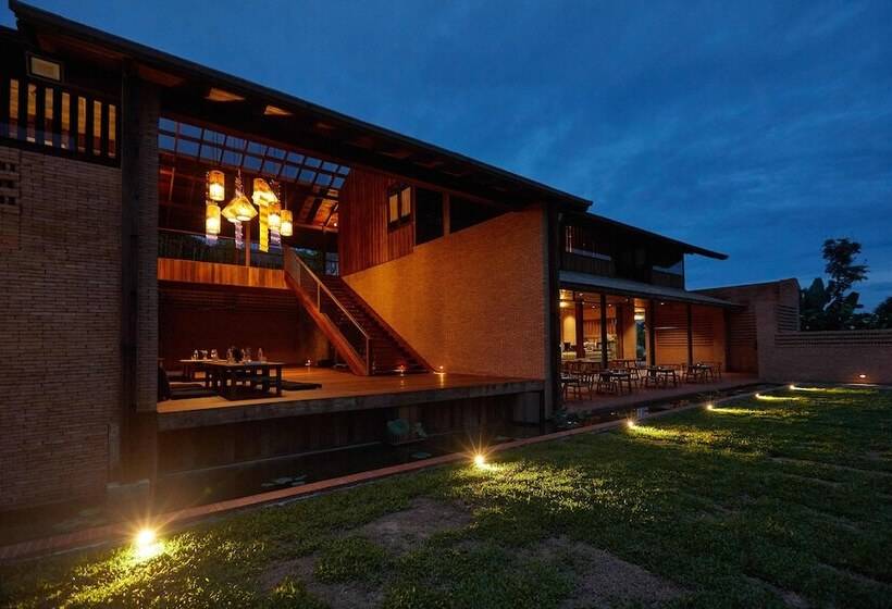 هتل Athita The Hidden Court Chiang Saen