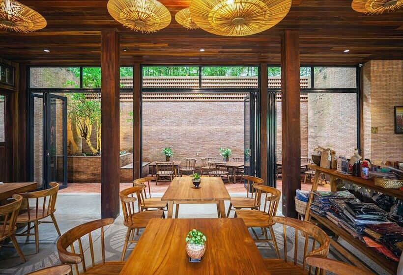 هتل Athita The Hidden Court Chiang Saen