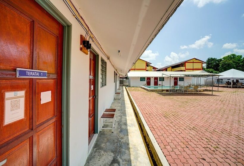 هتل Capital O 90423 Teratai Chalet
