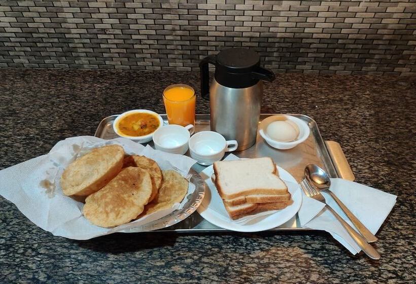 ホテル Goroomgo New Bharat Nainital