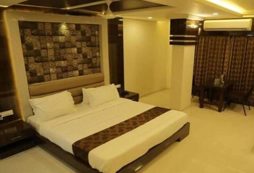 هتل Iroomz Pratap Residency