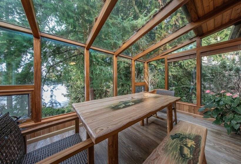 Koi Story Cabin