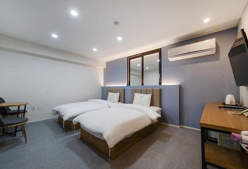 فندق على الطريق Uiryeong Crystal