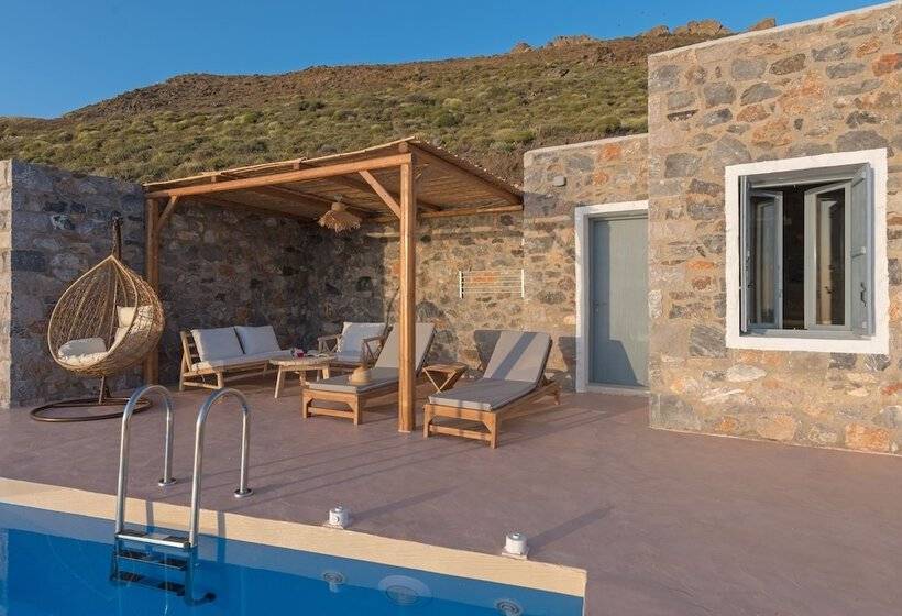 Nisides Suites