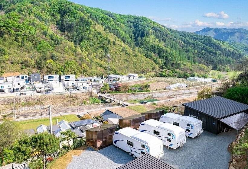 פנסיון Gapyeong Ddobagi Pet & Spa Glamping