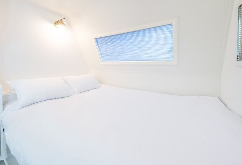פנסיון Gapyeong Ddobagi Pet & Spa Glamping