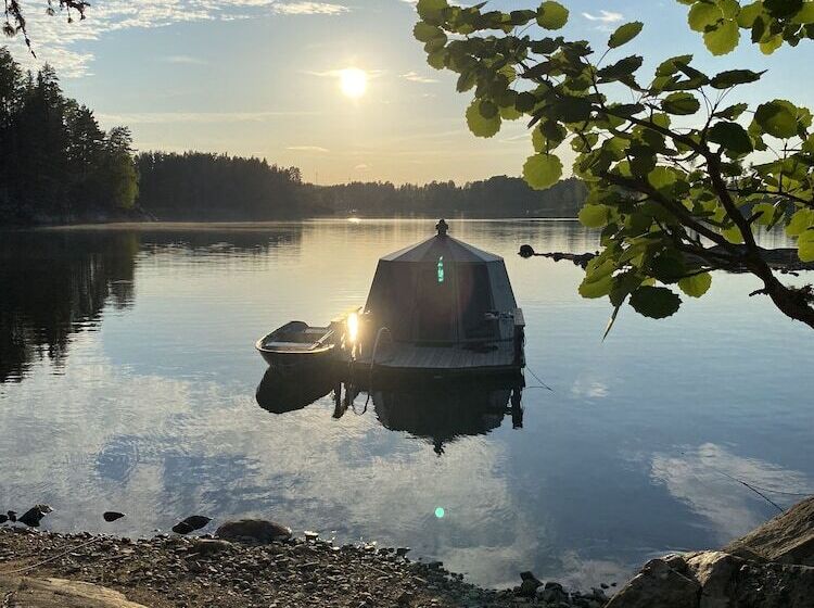 بنسيون Yggdrasil Igloo Water Huts