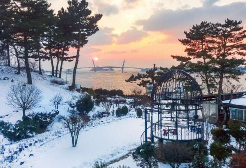 Taean Avec Mont Pension