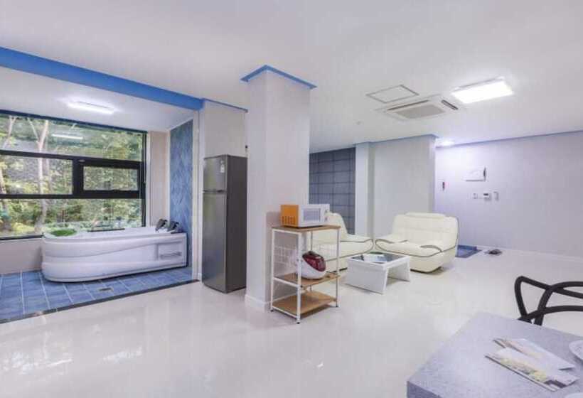 Gapyeong 4u Poolvilla & Spa Pension