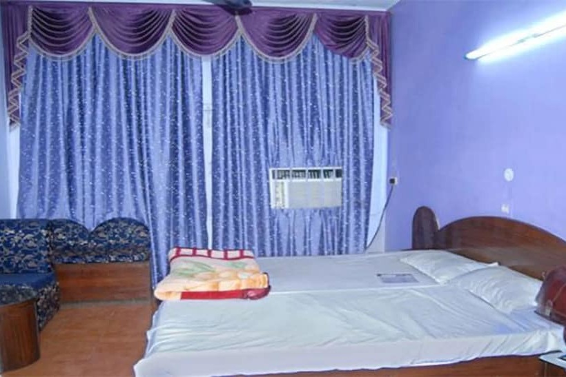 Goroomgo Hotel Manglam Kanpur