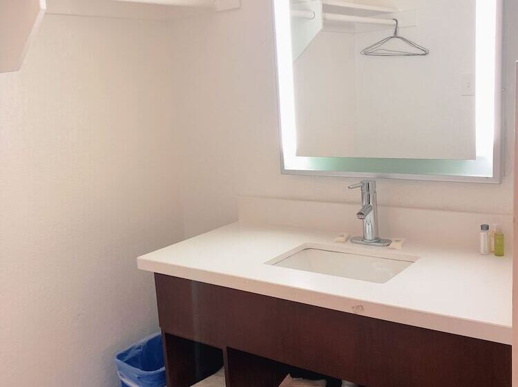 هتل Super 8 By Wyndham San Jose Airport