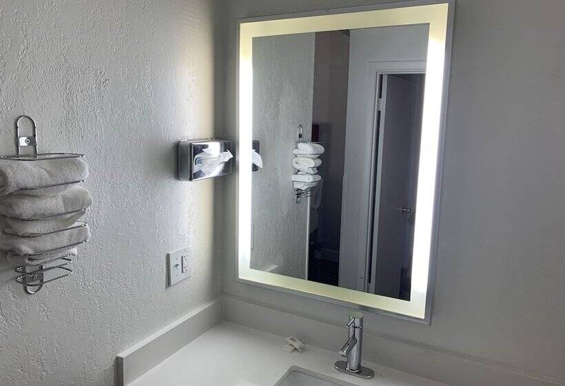هتل Super 8 By Wyndham San Jose Airport