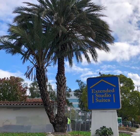 هتل Super 8 By Wyndham San Jose Airport