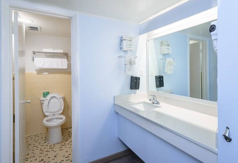 فندق Heart Of Manteo Motor Lodge