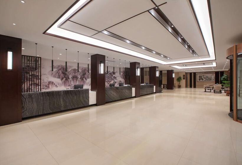 هتل Ramada Encore By Wyndham Linqu Downtown