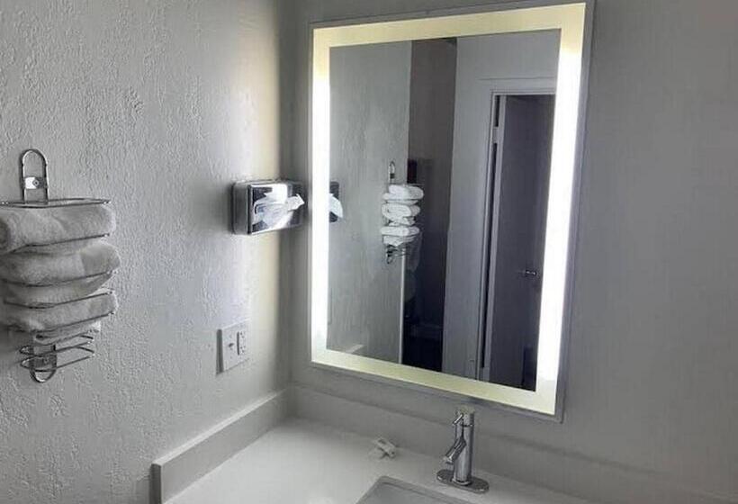 هتل Super 8 By Wyndham San Jose Airport