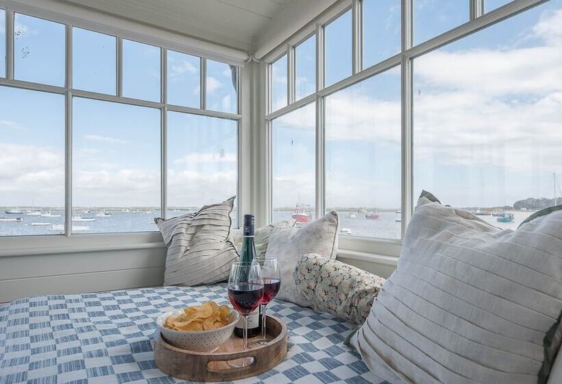 هتل The Boathouse, Felixstowe Ferry