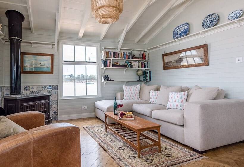 هتل The Boathouse, Felixstowe Ferry