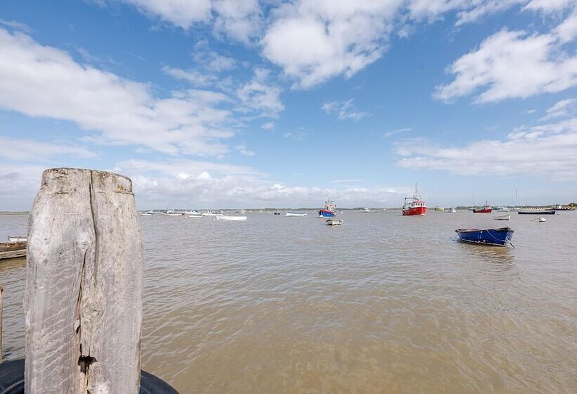هتل The Boathouse, Felixstowe Ferry