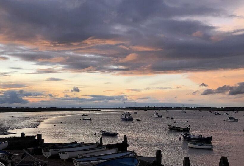 هتل The Boathouse, Felixstowe Ferry