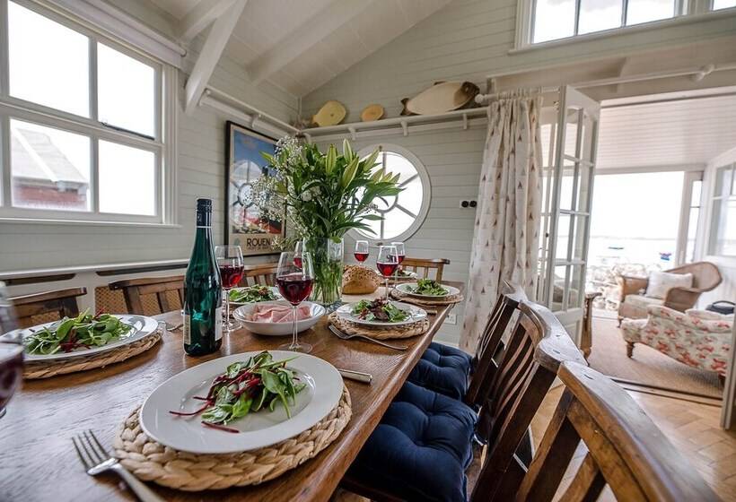 هتل The Boathouse, Felixstowe Ferry