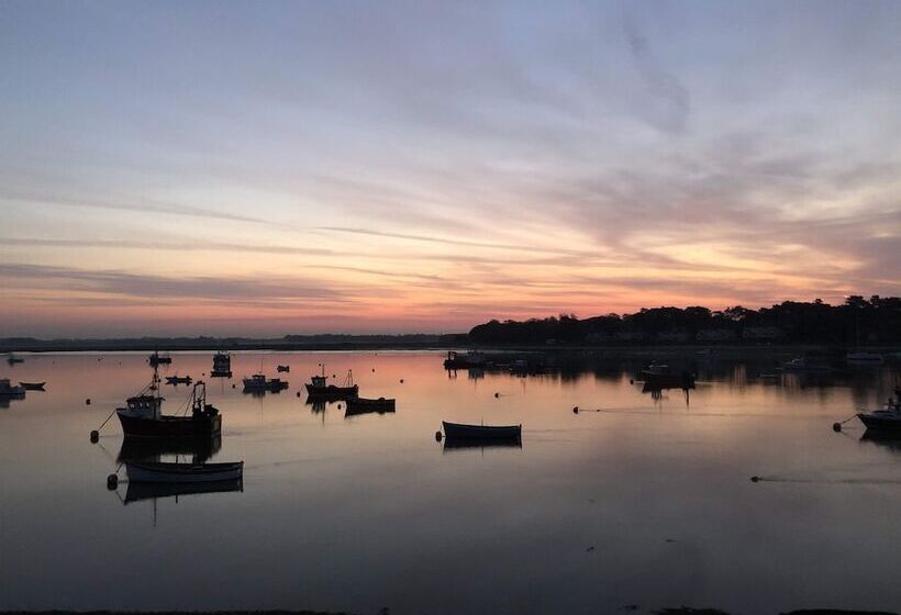 هتل The Boathouse, Felixstowe Ferry