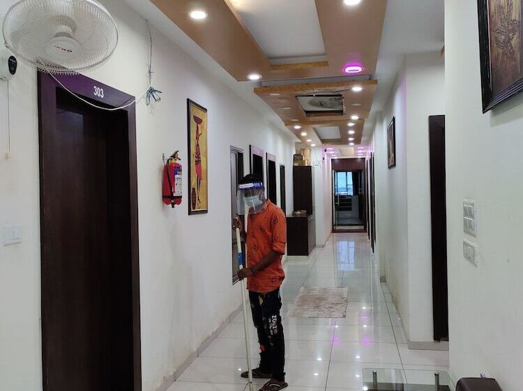 호텔 Vinayak Palace Hoshangabad