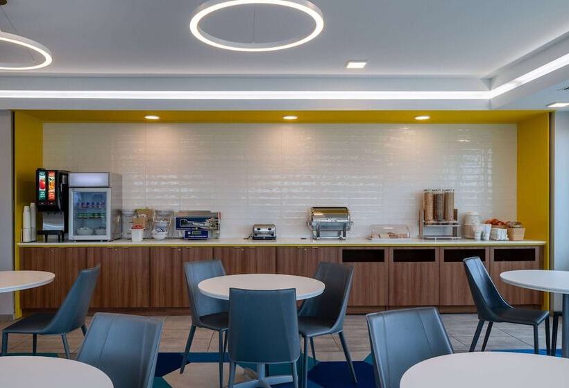 Microtel Inn & Suites By Wyndham Winchester