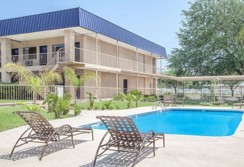 모텔 Courtyard Hotel & Event Center