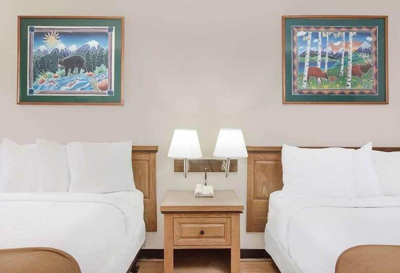 מוטל Courtyard Hotel & Event Center