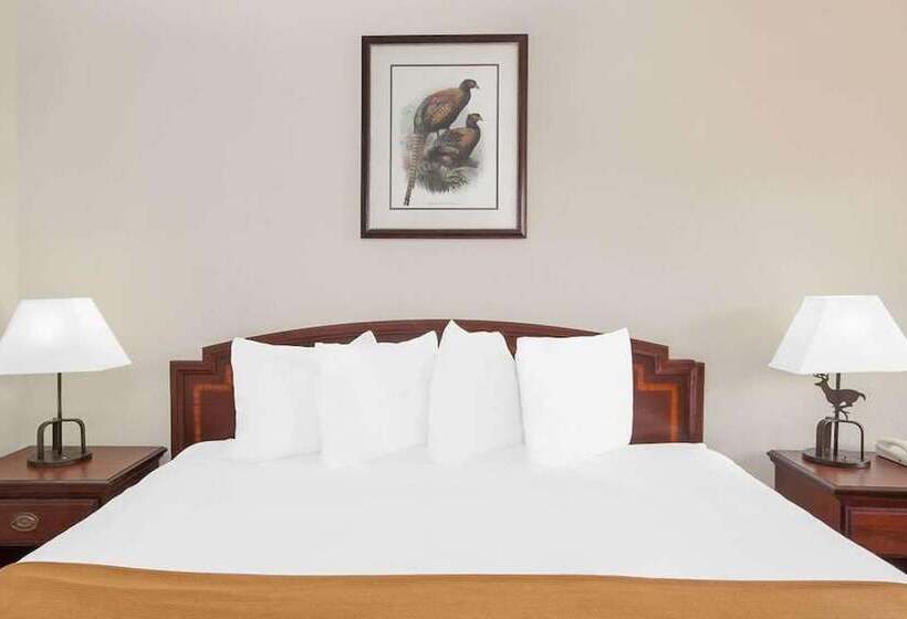 모텔 Courtyard Hotel & Event Center