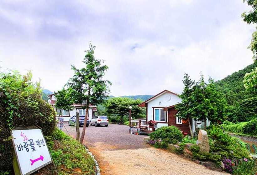Namhae Baramkkot Pension