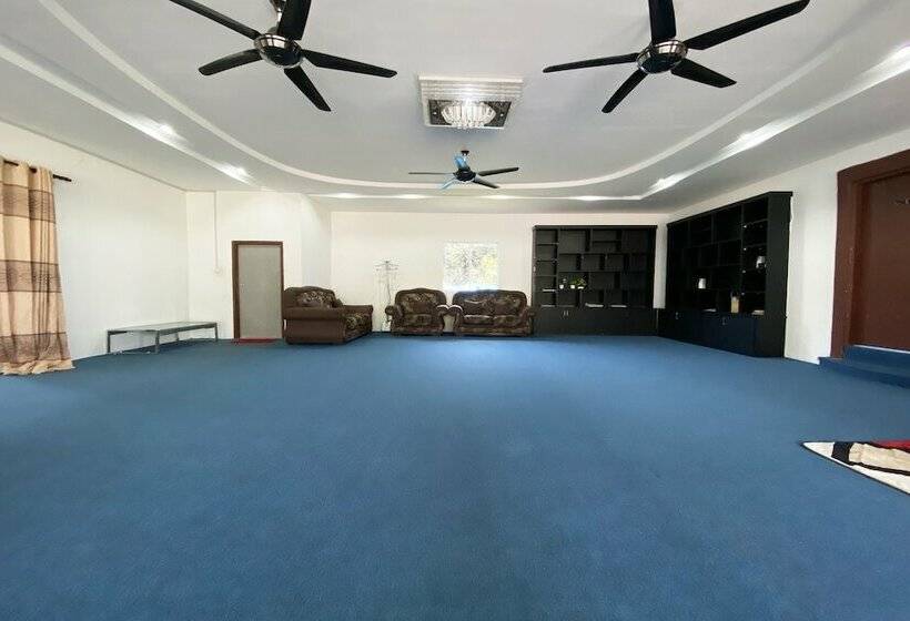 펜션 Oyo Home 90319 Ambong Bay Resthouse Homes