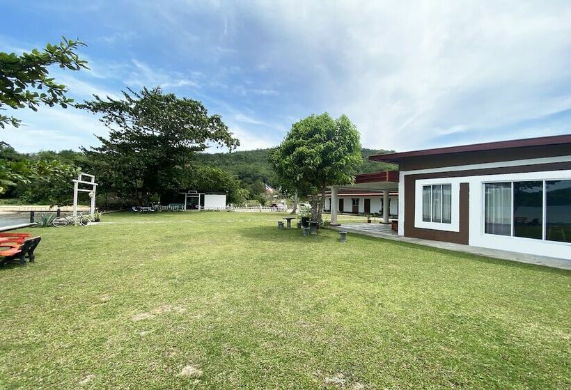 펜션 Oyo Home 90319 Ambong Bay Resthouse Homes