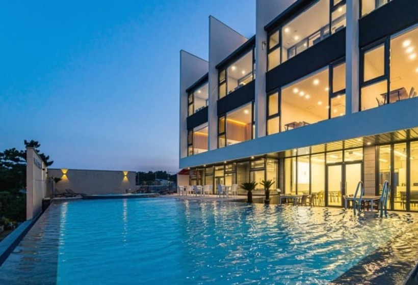 Pohang Red House Ocean Hills Pension