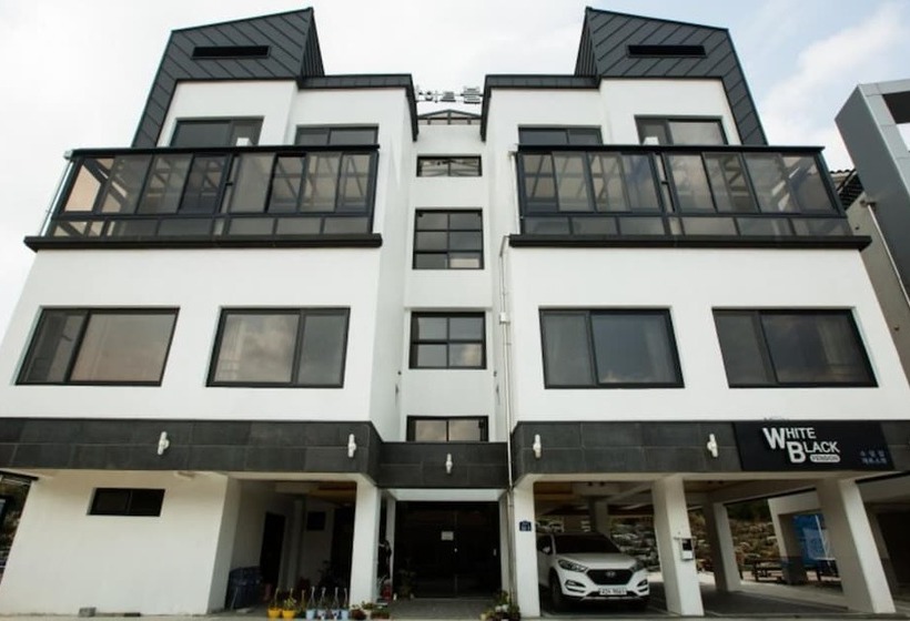 White Black Pension In Geoje Island