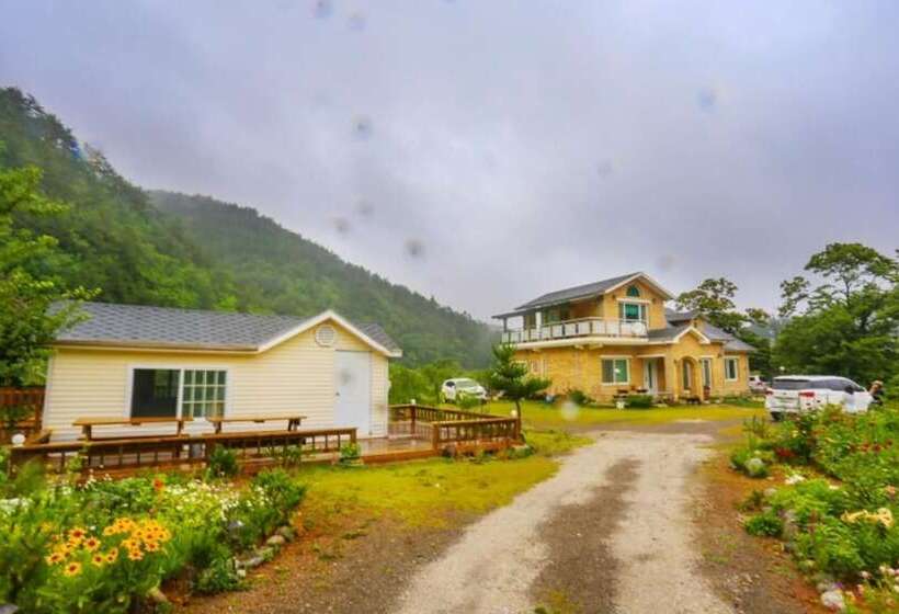 Yangyang Goyohan Kkottteul Pension