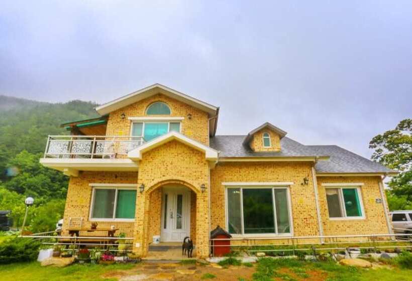 Yangyang Goyohan Kkottteul Pension