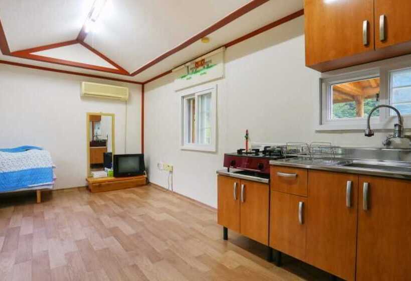 Yangyang Goyohan Kkottteul Pension