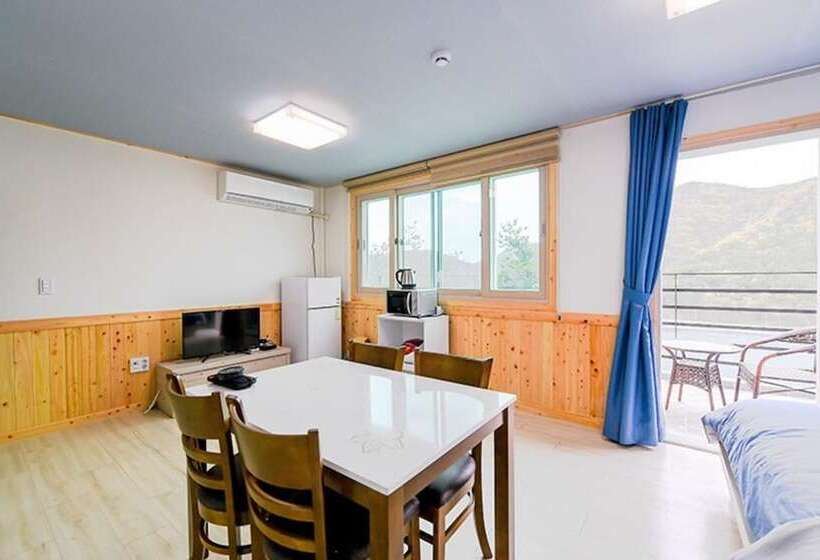 Goseong San Deul Bada Pension