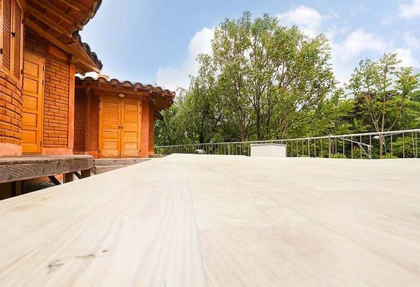 Hamyang Saedeulbaramhwangto Pension